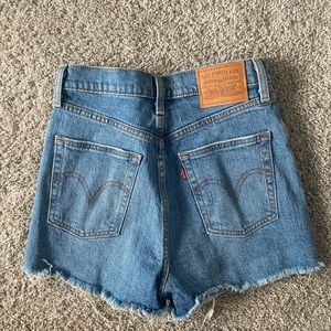 LEVI SHORTS size 26